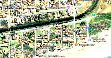 Terreno com Casa em Avenida da Praia