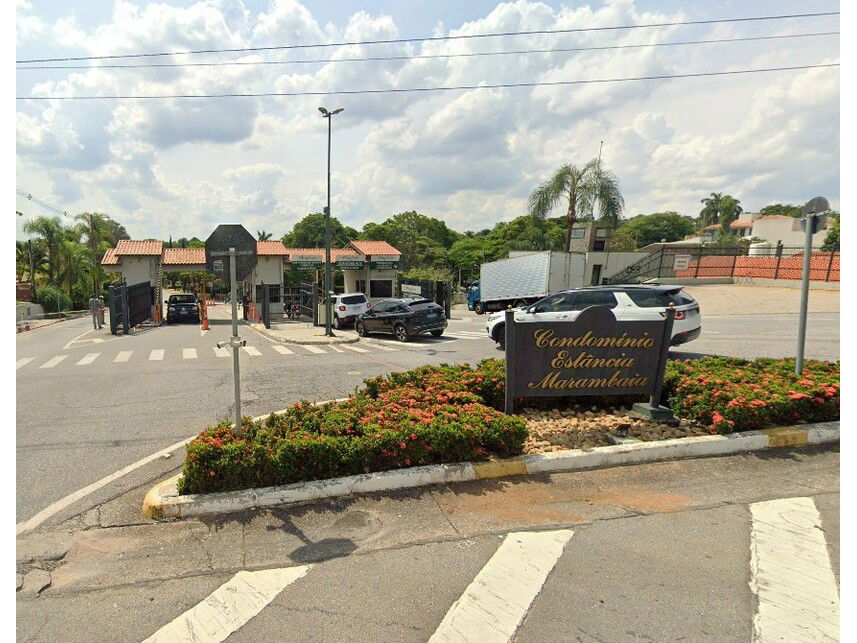 Casa com 4 dormitórios e piscina em Vinhedo/SP