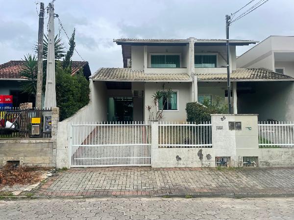 Casa com 2 Quartos e 1 Vaga em Blumenau