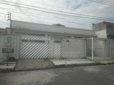 Casa 262m² em Manaus/AM com 3 Quartos e 2 Banheiros