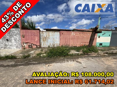 Casa com 2 Quartos e Varanda em Mossoró