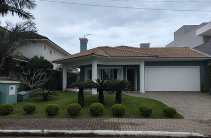 Direitos sobre imóvel urbano com benfeitoria residencial em Capão da Canoa