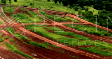 Terreno de 847,58m² desocupado em loteamento fechado