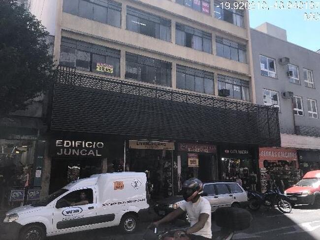 Sala com 48,83m² de área privativa, sem quartos e banheiros, vaga de garagem