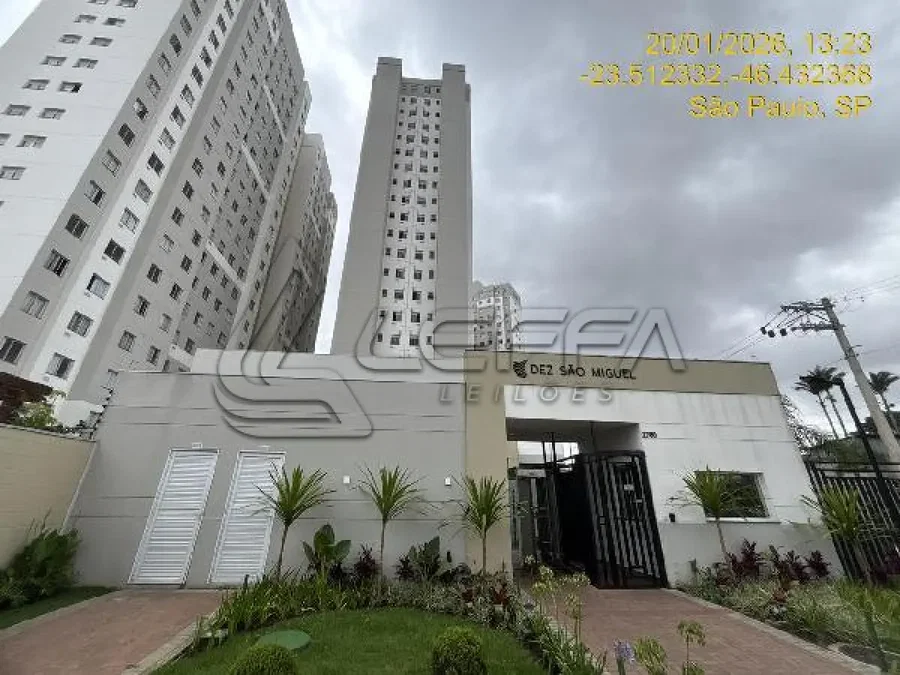 Apartamento com 1 quarto e varanda, 1 vaga de garagem