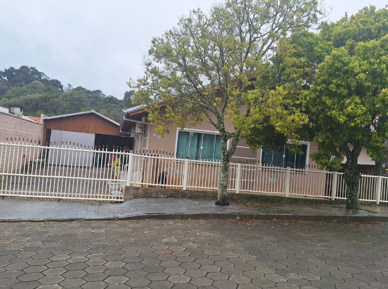Casa em Rio do Sul com 131.08m² de área construída