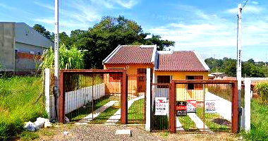 Casa com 2 quartos, banheiro, área construída 57,77m², terreno 146,25m²