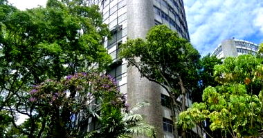 Espaçoso Apartamento de 297 m² com Área Construída, Ocupado