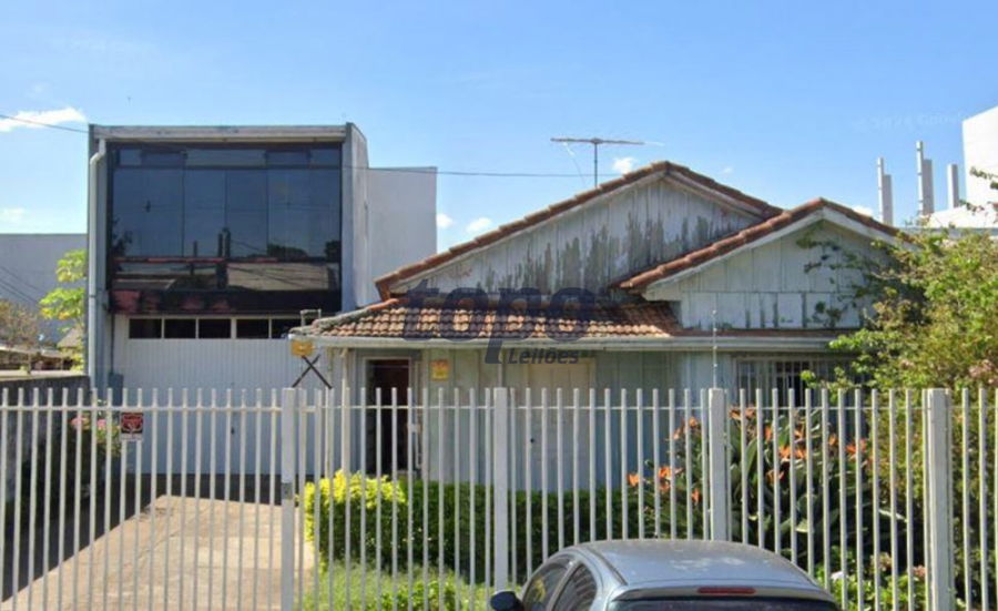 Casa de madeira com 60m² em terreno de 735m²