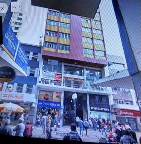Apartamento no centro com 2 quartos, bem localizado
