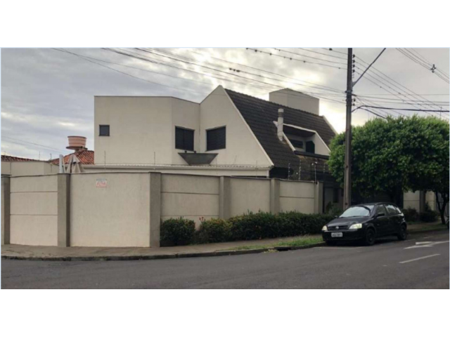 Sobrado com 249,88m² e terreno c/ 361,71m² em Londrina/PR
