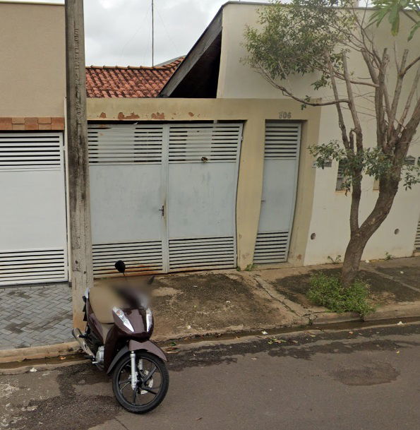Prédio residencial com 68m² construídos, ocupado