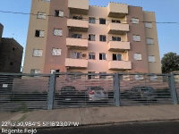Apartamento 2 Quartos com Varanda e 2 Banheiros em Condomínio