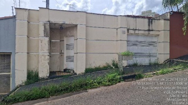 Casa com 3 quartos, 2 banheiros e área construída de 174,51 m²