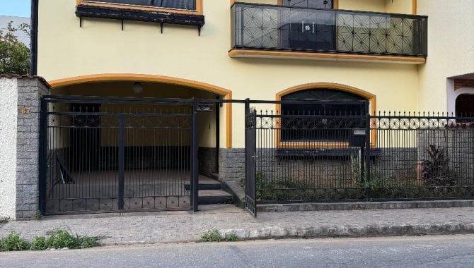 Casa com 3 quartos, 2 banheiros e 1 vaga de garagem