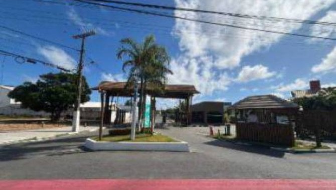 Casa em Condomínio com 2 Vagas de Garagem em Camaçari - BA