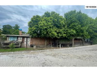 Terreno com Casa de Madeira - 300m² - Vila Ideal
