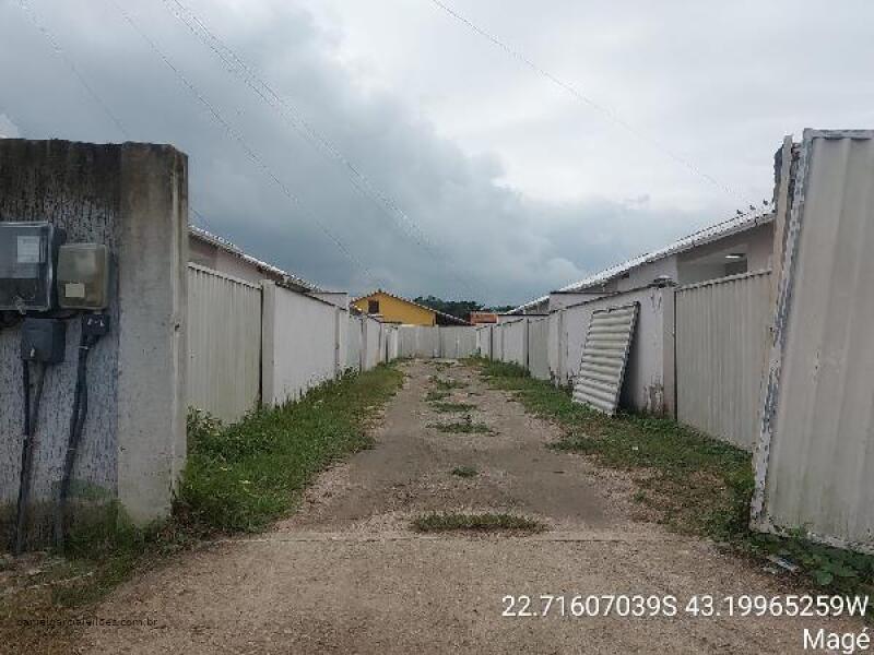 Casa com 2 Quartos e Varanda em Magé