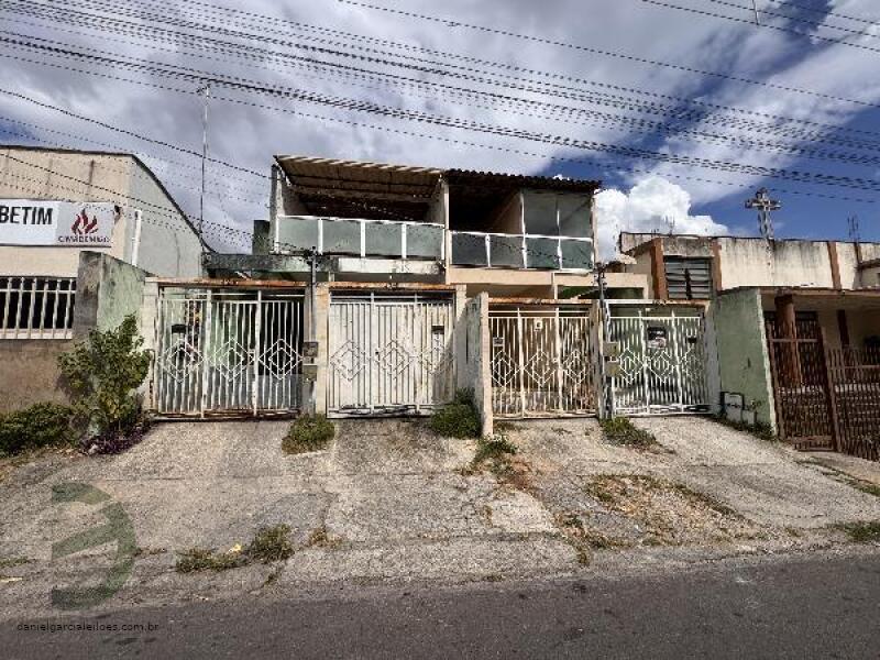 Casa com 2 Quartos e 1 Vaga em Betim