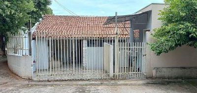Casa residencial com 3 quartos, 2 banheiros e 2 vagas, 231,80m² construída