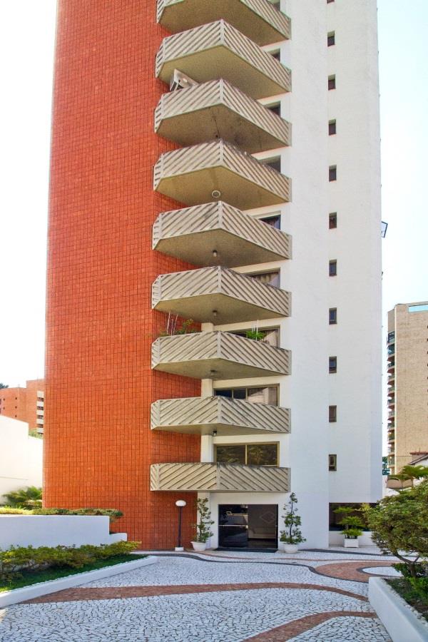 Apartamento com 3 Quartos e 3 Vagas em Moema
