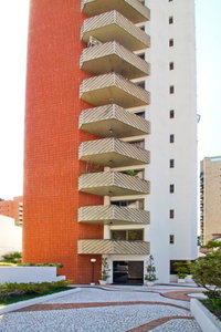 Apartamento com 3 Quartos e 3 Vagas em Moema