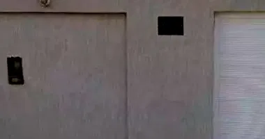 Casa em leilão com 100.88m² construída e 186.25m² de terreno