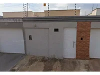 Casa em leilão com 100.88m² construída e 186.25m² de terreno