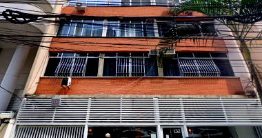 Apartamento 402 com 3 quartos, 1 banheiro, 1 vaga, área construída 74m², ocupado