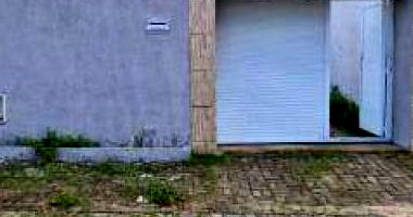Casa desocupada com 81 m² e área total de 360 m²