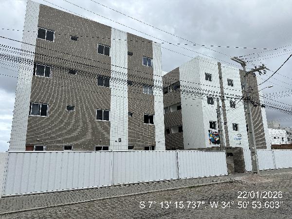 Apartamento com 2 quartos, varanda e 1 vaga de garagem