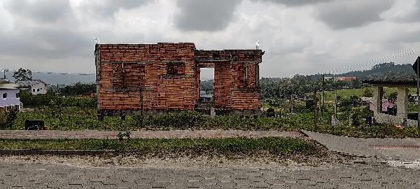 Terreno residencial com 380m² no Centro, desocupado