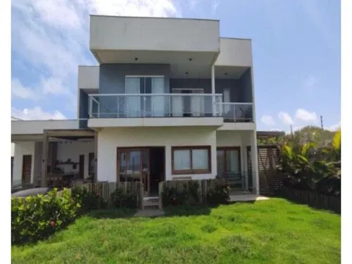 Casa Ocupada em Jardim Atlântico com Ampla Área