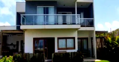 Casa Ocupada em Jardim Atlântico com Ampla Área