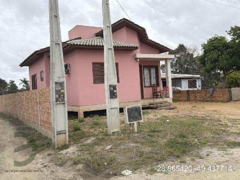Casa com 2 Quartos e 2 Vagas em Maracajá
