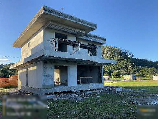 Terreno com benfeitorias em construção, 432,05m²