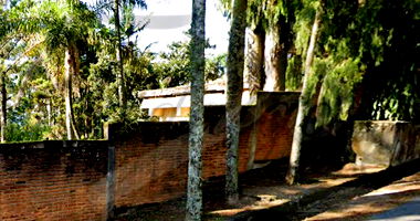Casa residencial com amplo terreno de 4.389 m², desocupada