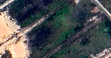 Terreno plano de 300m² no Loteamento Parque Talismã, desocupado