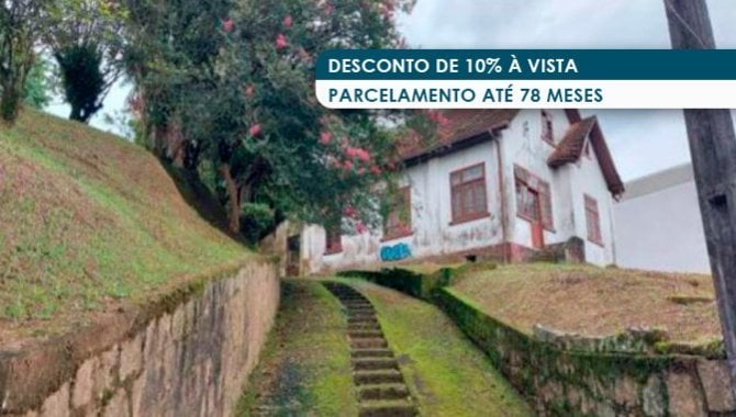 Casa ocupada com terreno amplo de 1.358 m² e escritura pública