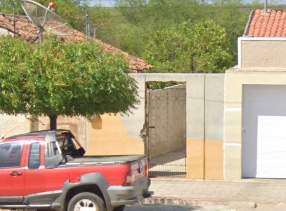 Casa com 3 quartos, 1 banheiro, 159,08 m² construída, ocupada