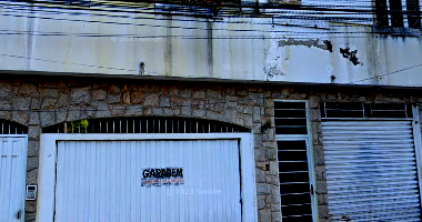 Sobrado com Ponto Comercial em Terreno Amplo