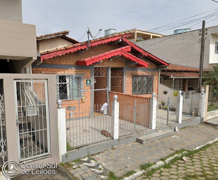 Terreno com Edificação e Casa, 162m², Bairro Coloninha