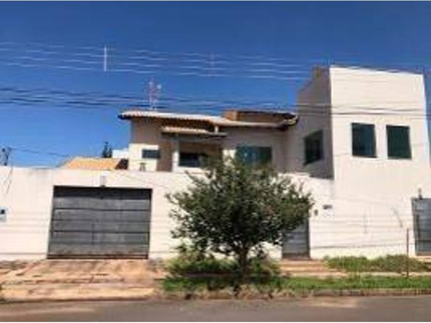Casa padrão ocupada com 220m² construída e 360m² de terreno