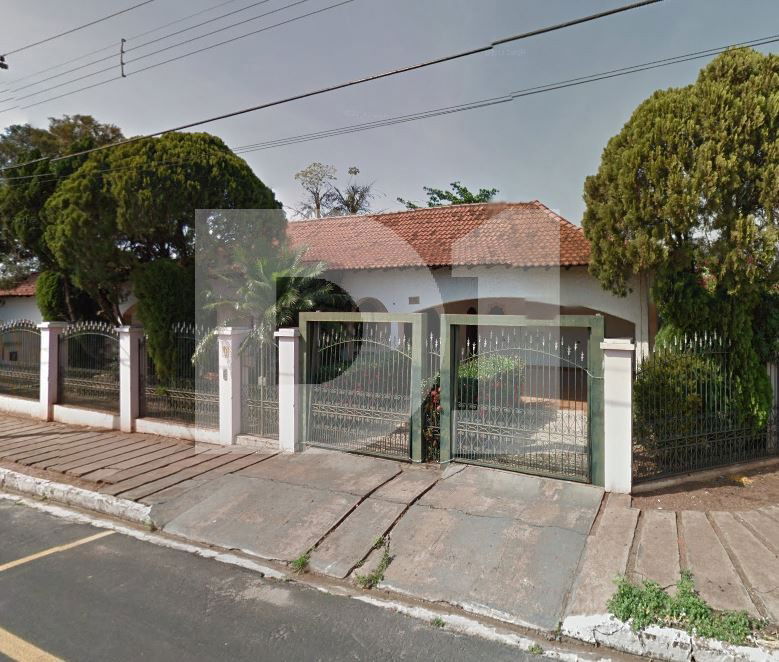 Casa espaçosa com piscina e edícula em Mirassol/SP
