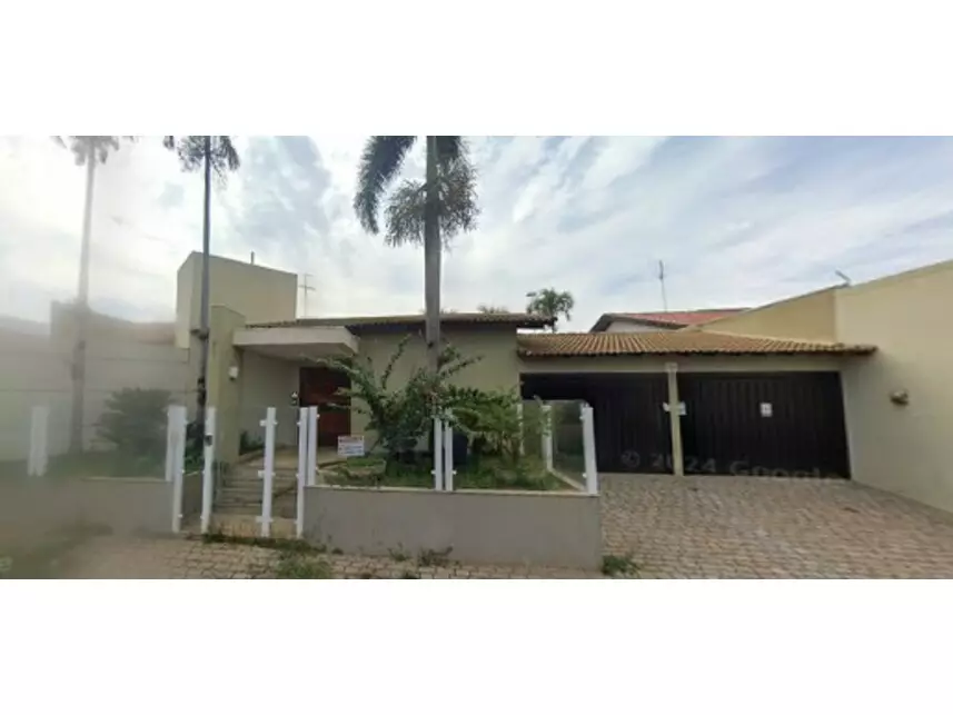 Casa ocupada com 524m² construídos em Jardim Bela Vista