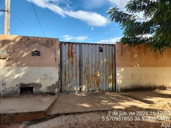 Casa com 3 quartos, 2 banheiros e 1 vaga de garagem