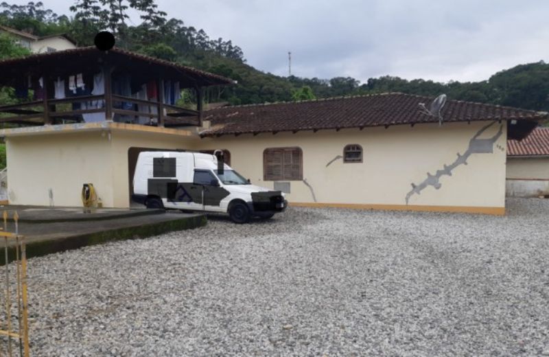Terreno urbano com casa 140m², 0 vagas, 0 banheiros, 0 quartos