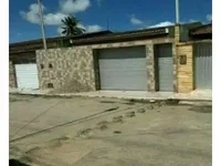 Casa ocupada com 515,68 m² construídos em terreno amplo