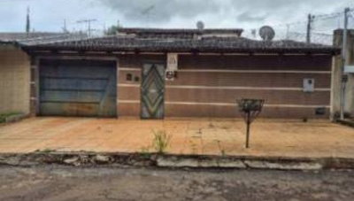 Casa com 3 Quartos e 4 Vagas em Goiânia