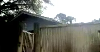 Casa padrão ocupada com 3 quartos, 2 banheiros e 2 vagas